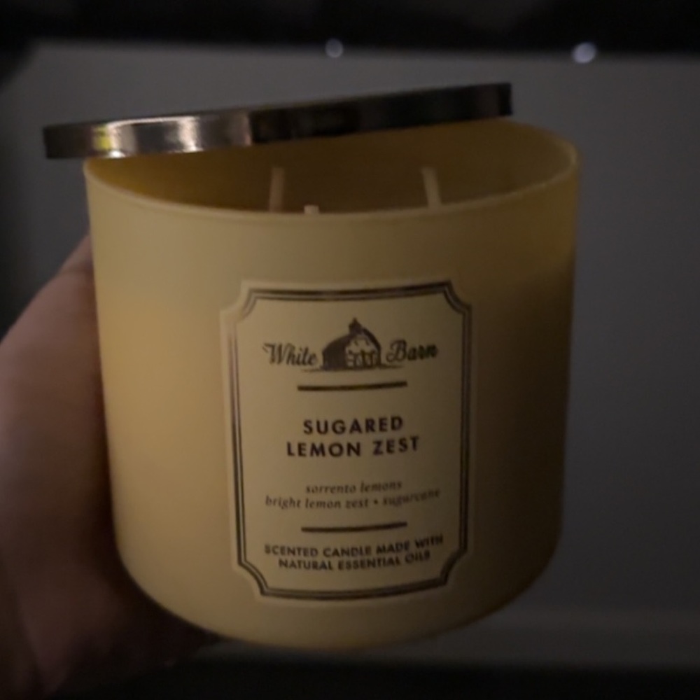 This is a candle from bath & body works i already have so I don’t need this one